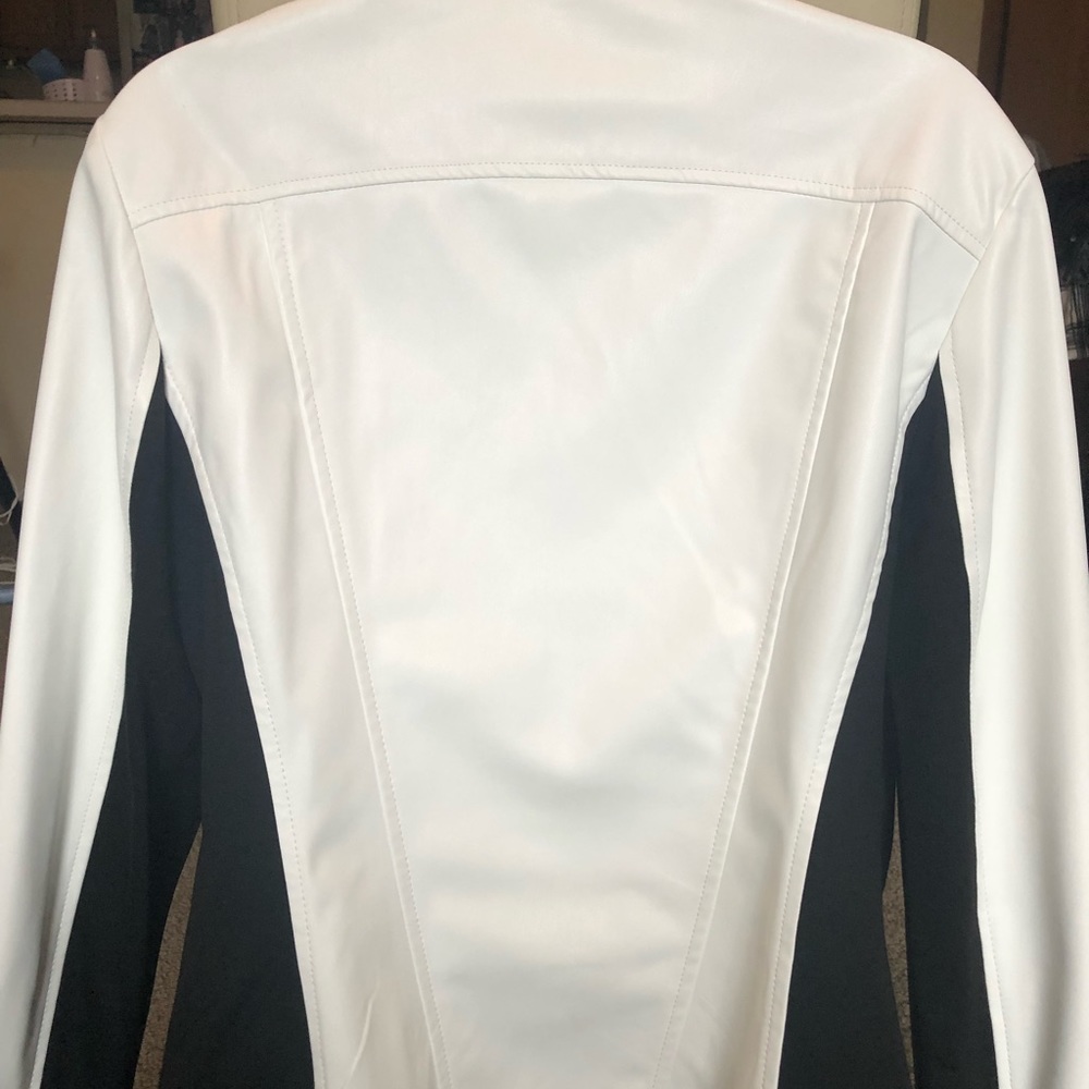 Woman’s jacket - Picture 8 of 12